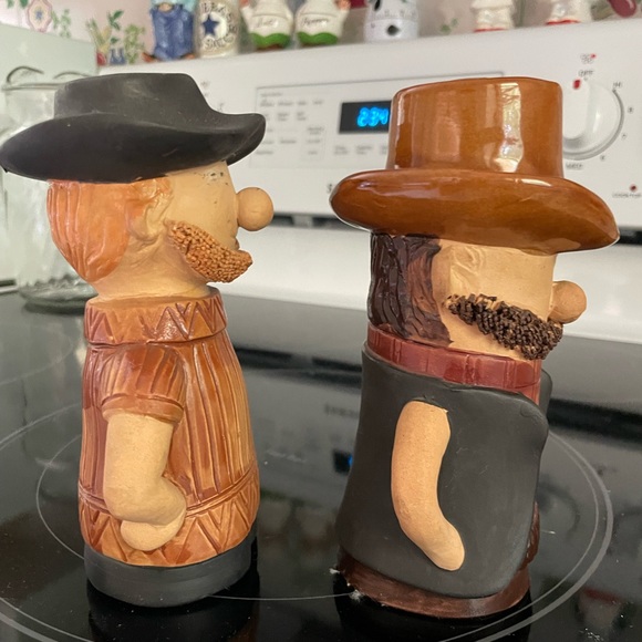 Holt Howard 1960’s Hillbilly Moonshiner Salt & Pepper Shakers. Great condition. - Picture 4 of 5